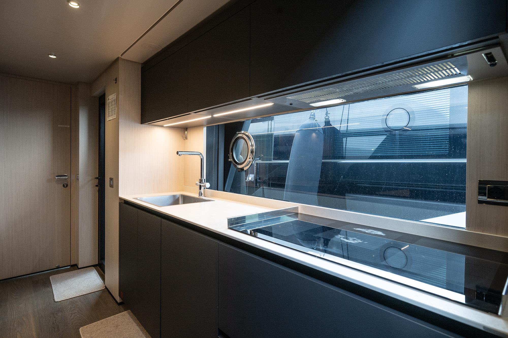2025 FERRETTI YACHTS 1000 